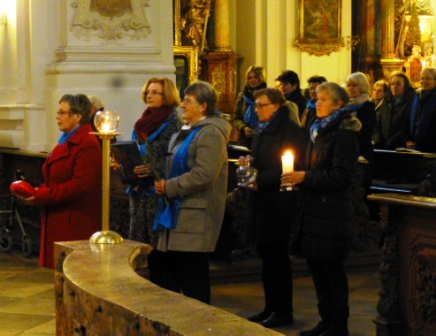 Frauen beim Festgottesdienst in der Basilika