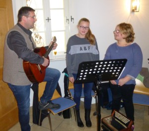 Familie Zwickl begleitet musikalisch